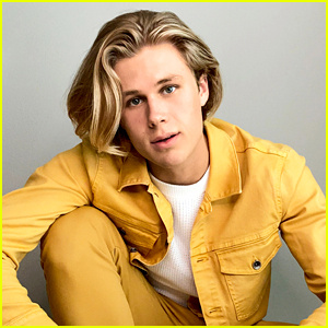 Rencontrer'Julie & The Phantoms' Star Owen Patrick Joyner with 10 Fun Facts!