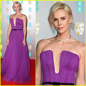 Charlize Theron ha fatto girare le teste nel suo abito fucsia ai BAFTA 2020 | BAFTA 2020, BAFTA, Charlize Theron