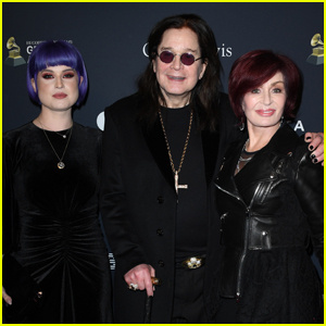 Kelly Osbournes csatlakozik a szülők Ozzyhoz és Sharon Osbourne-hoz Clive Davis Grammy-díj előtti gáláján | 2020-as Grammy-hétvége, Kelly Osbourne, Ozzy Osbourne, Sharon Osbourne