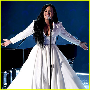 Demi Lovato comienza su actuación en los Grammy 2020, luego arrasa con una voz increíble