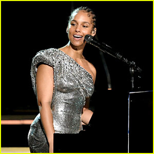 Grammy 2020: Η Alicia Keys τραγουδά για τη χρονιά στη μουσική για να κουρδίσει το «Someone You Loved» | Γκράμι 2020, Αλίσια Κις, Γκράμι