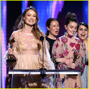 Olivia Wilde คว้ารางวัลฟีเจอร์แรกยอดเยี่ยมจาก 'Booksmart' ที่งาน Spirit Awards 2020! | 2020 รางวัล Independent Spirit, Booksmart, รางวัล Independent Spirit, Olivia Wilde