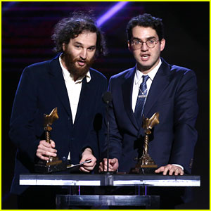 Неограненные драгоценные камни' Safdie Brothers Win Best Director, Recite Their Speeches at Same Time at Spirit Awards 2020