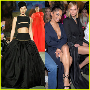  Bella Hadid, Karlie Kloss a Saweetie se účastní Brandon Maxwell's NYFW Show