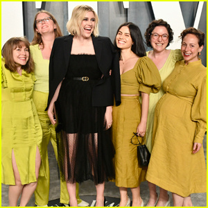 Ke Gretě Gerwig se připojili přátelé v koordinaci outfitů na Vanity Fair Oscars Party 2020 | Večírky předávání Oscarů 2020, Greta Gerwig, Noah Baumbach