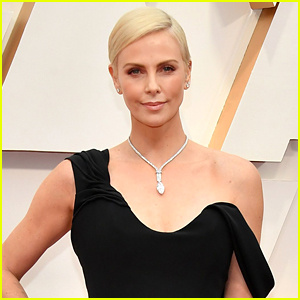 Charlize Theron sdílí hvězdnou selfie z Oscarů 2020!