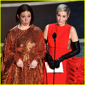 Maya Rudolph & Kristen Wiig Menyanyikan Medley Musik Saat Presentasi di Oscar 2020