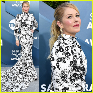 Christina Applegate porta un vestit de margarida en blanc i negre als SAG Awards 2020 | Premis SAG 2020, Christina Applegate, Premis SAG