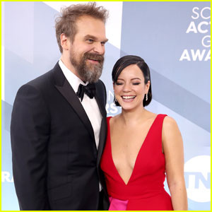 David Harbor en Lily Allen stellen samen voor SAG Awards 2020!