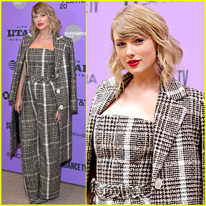 Комбінезон і пальто Taylor Swift Rocks в клітку'Miss Americana' Sundance Premiere