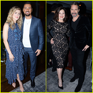 Мелиса Роксбърг и Дж. Р. Рамирез от Manifest правят своя дебют на NBC Midseason Party 2020! | Аби Елиът, Адам Пали, Амир Арисън, Ана Вилафейн, Ариел Кебел, Брук Лайънс, Ерик МакКормак, Фран Дрешер, Дж. Р. Рамирес, Джак Месина, Джеси Ходжис, Марго Бингам, Мелиса Роксбърг, Парвийн Каур, Рено Росли, Ретта, Ръсел Хорнсби, Стивън Уебър, Тейт Елингтън, Тери Крюс