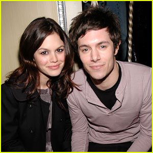 Rachel Bilson ติดตลกขอโทษแฟน ๆ สำหรับ Adam Brody Split | อดัม โบรดี้, ราเชล บิลสัน