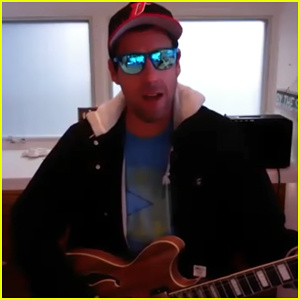 亚当·桑德勒 (Adam Sandler) 首次推出他的新“隔离歌曲”，在“法伦”中赞美医务工作者——看这里！ |亚当桑德勒，吉米法伦，视频