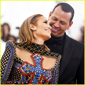 Kinapanayam ni Alex Rodriguez si Jennifer Lopez Tungkol sa Kanyang Pagganap sa Super Bowl | Alex Rodriguez, Jennifer Lopez