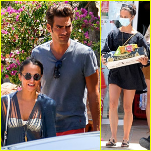 Alicia Vikander tritt mit ihrem Freund Jon Kortajarena auf Ibiza aus