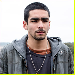 'Elite' Star Omar Ayuso Makes It Instagram Official with His Boyfriend
