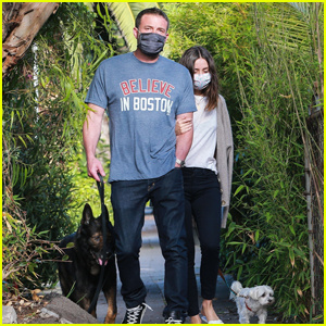 Ben Affleck in dekle Ana de Armas se izročita med sprehajanjem psov v karanteni | Ana de Armas, Ben Affleck
