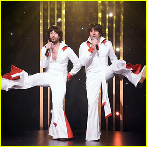 Andy Samberg i Jimmy Fallon Go 70-ih za Funky 'High Kickin' parodiju – gledajte ovdje! | Andy Samberg, Jimmy Fallon