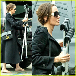  Angelina Jolie Carries Shiloh's Crutches While Going to the Movies
