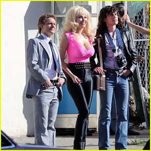 艾美·罗森 (Emmy Rossum) 以 Hot Pink 拍摄更多场景'Angelyne' Series!