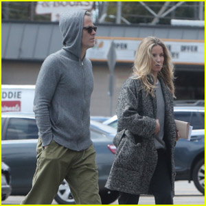 Chris Pine ve Kız Arkadaşı Annabelle Wallis Karantina Arasında Bakkal Stokları | Annabelle Wallis, Chris Pine
