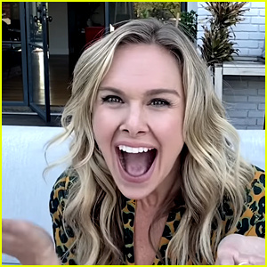ব্রডওয়ে's 'Legally Blonde' Cast Reunites for 'Omigod' Parody to Tell People to Sanitize!