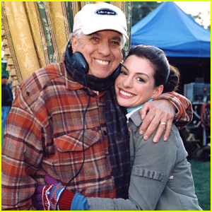 Anne Hathaway își amintește de un moment amuzant spontan pe care Garry Marshall l-a păstrat în filmul „The Princess Diaries” | Anne Hathaway, Garry Marshall