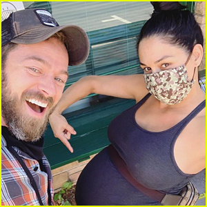 Ang Buntis na si Nikki Bella ay ‘Ready To Pop’ Sa Bagong Instagram Pic | Artem Chigvintsev, Nikki Bella, Mga Buntis na Artista