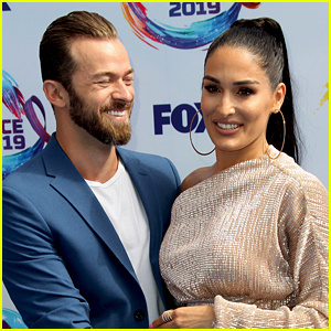 Artem Chigvintsev s'ouvre sur le fait d'être père pour la première fois : 'Qu'est-ce que le sommeil ?' | Artem Chigvintsev, bébés de célébrités, Nikki Bella