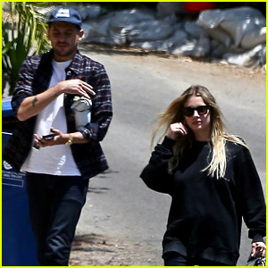 Ashley Benson & G-Eazy Keluar Setelah Membeli Rumah Baru!