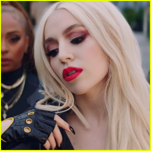 Ava Max împărtășește un mesaj despre Karma în videoclipul muzical „Who’s Laughing Now” – Urmărește acum! | Ava Max, prima ascultare, videoclip muzical