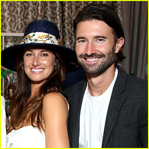 Brandon Jenner dóna la benvinguda als bessons amb la promesa Cayley Stoker!