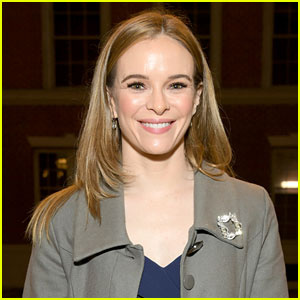 Danielle Panabaker z Flasha rodzi swoje pierwsze dziecko! | Dziecko, narodziny, Danielle Panabaker, Hayes Robbins