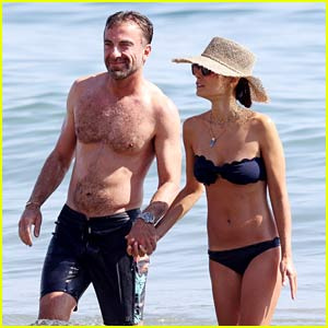 Jordana Brewster vai à praia com o namorado Mason Morfit - Veja as novas fotos!