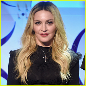  Madonna se připojuje k Billovi a Melindě Gatesovým ve snaze najít lék uprostřed pandemie