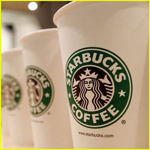 A Starbucks lehetővé teszi a baristák számára, hogy a holtjáték közepette fekete, a Lives Matter öltözéket viseljenek | A fekete életek számítanak, Starbucks