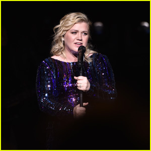 Kelly Clarkson Menyerukan Polisi & Penjarah 'Mengambil Keuntungan' Di Tengah Protes | Kehidupan Hitam Penting, Kelly Clarkson
