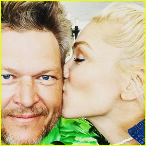 Gwen Stefani přeje Blake Sheltonovi všechno nejlepší k narozeninám s roztomilým polibkem Selfie | Blake Shelton, Gwen Stefani