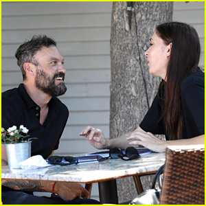 Brian Austin Green, Jane Seymour'un Üvey Kızı Jennifer Flynn ile Öğle Yemeğinde Görüntülendi - İşte Nedeni! | Brian Austin Green, Jennifer Flynn