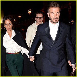 David e Victoria Beckham levam o filho Brooklyn com eles para o desfile de moda masculina da Dior