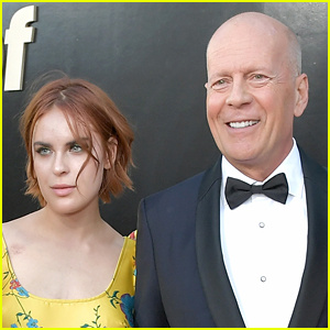 Bruce Willis cạo râu Con gái Tallulah's Head in Quarantine