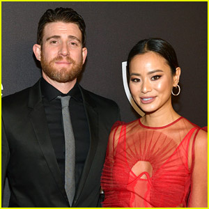 Jamie Chung a Bryan Greenberg majú počas pandémie zásobenú brooklynskú nemocnicu dezinfekčným prostriedkom