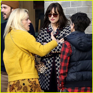 Si Dakota Johnson ay Naging Abala sa Philipps Habang Namimili sa LA