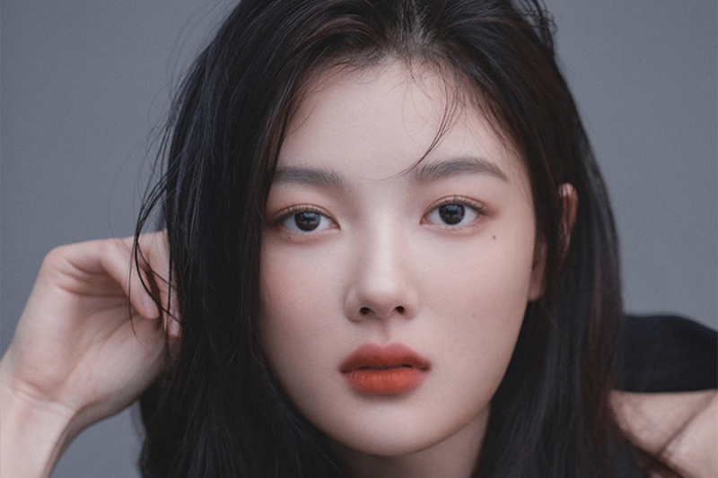 Kim Yoo Jung verlängert Vertrag mit aktueller Agentur
