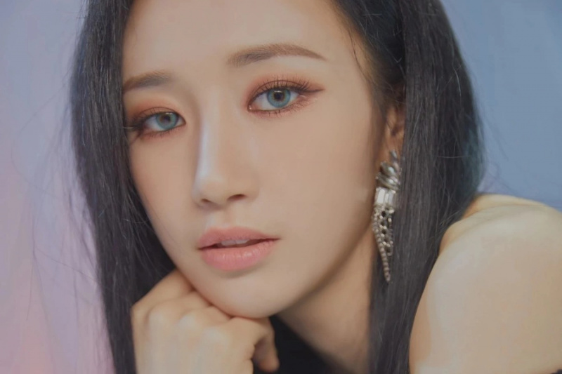 Park Ji Eun se zahvaljuje oboževalcem v ročno napisanem pismu po odhodu iz PURPLE KISS