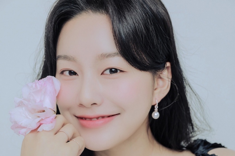 Актрисата Парк Ю На подписва с YG Entertainment