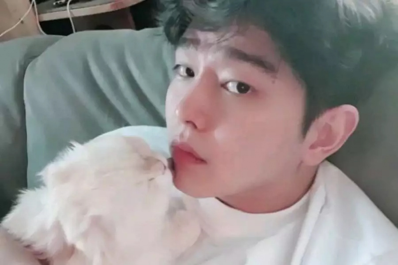 Yoon Kyun Sang Secara Emosi Menulis Tentang Pemergian Kucingnya Dan Meminta Doa
