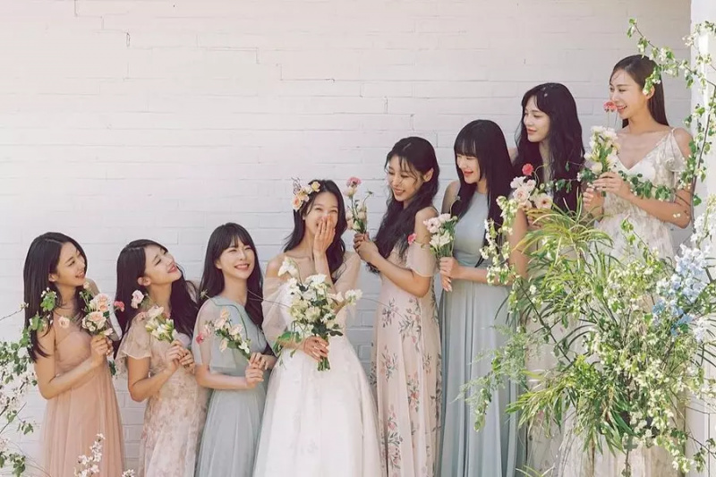 9MUSES dołącza do członka Minhy podczas jej ślubnej sesji zdjęciowej