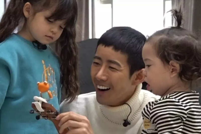 Kwanghee dzieli się zdjęciami ze swojego słodkiego spotkania z Na Eun i Gun Hoo