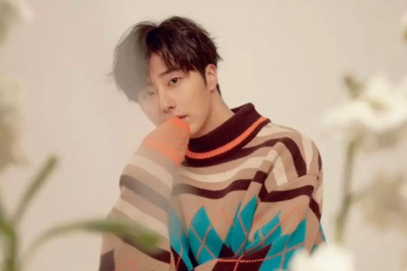 Jung Il Woo Rahmati Muka Depan Majalahnya + Bercerita Tentang Masa Dalam Tentera Dan Usaha Baharu